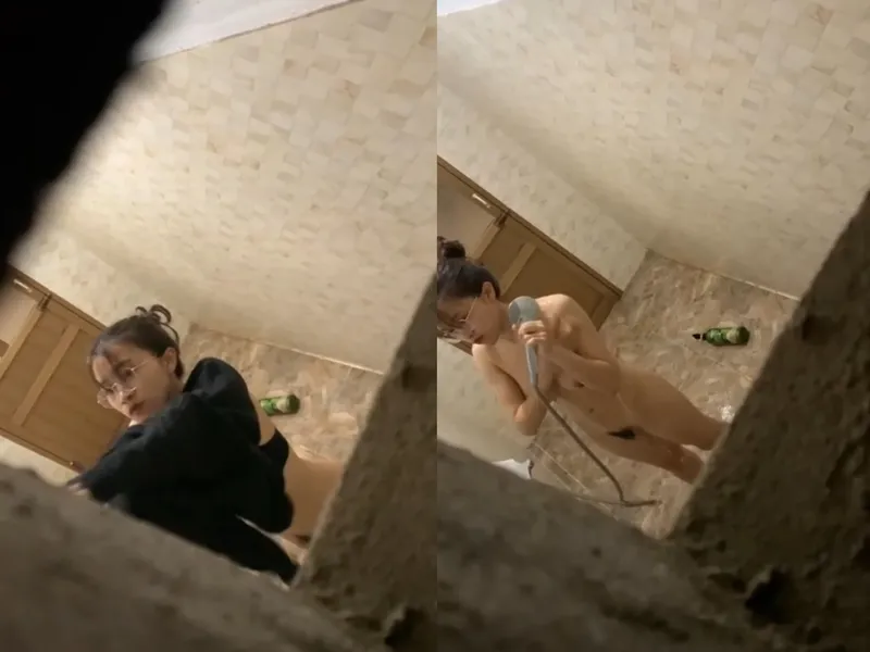 Quay lén em người yêu vú to tắm, khe bím chảy nước ròng ròng